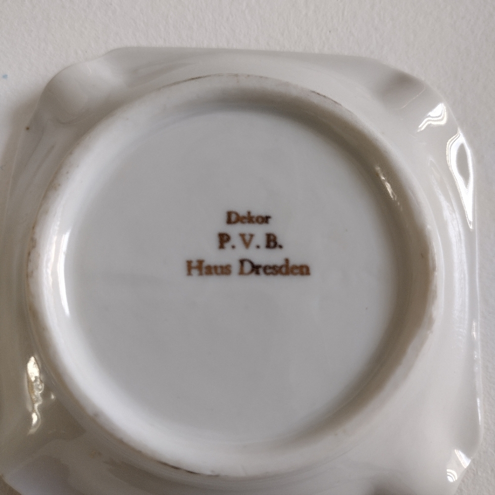 Haus Dresden 24K Gold Paint Ashtrays And Cigarette Holder. - Picture 9 of 13